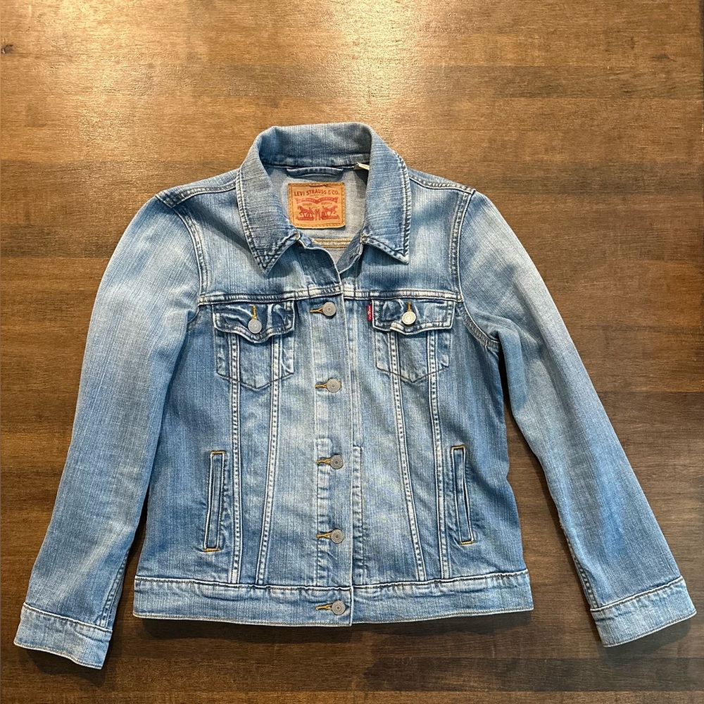 LEVI’S Premium Trucker Jacket, Light Wash